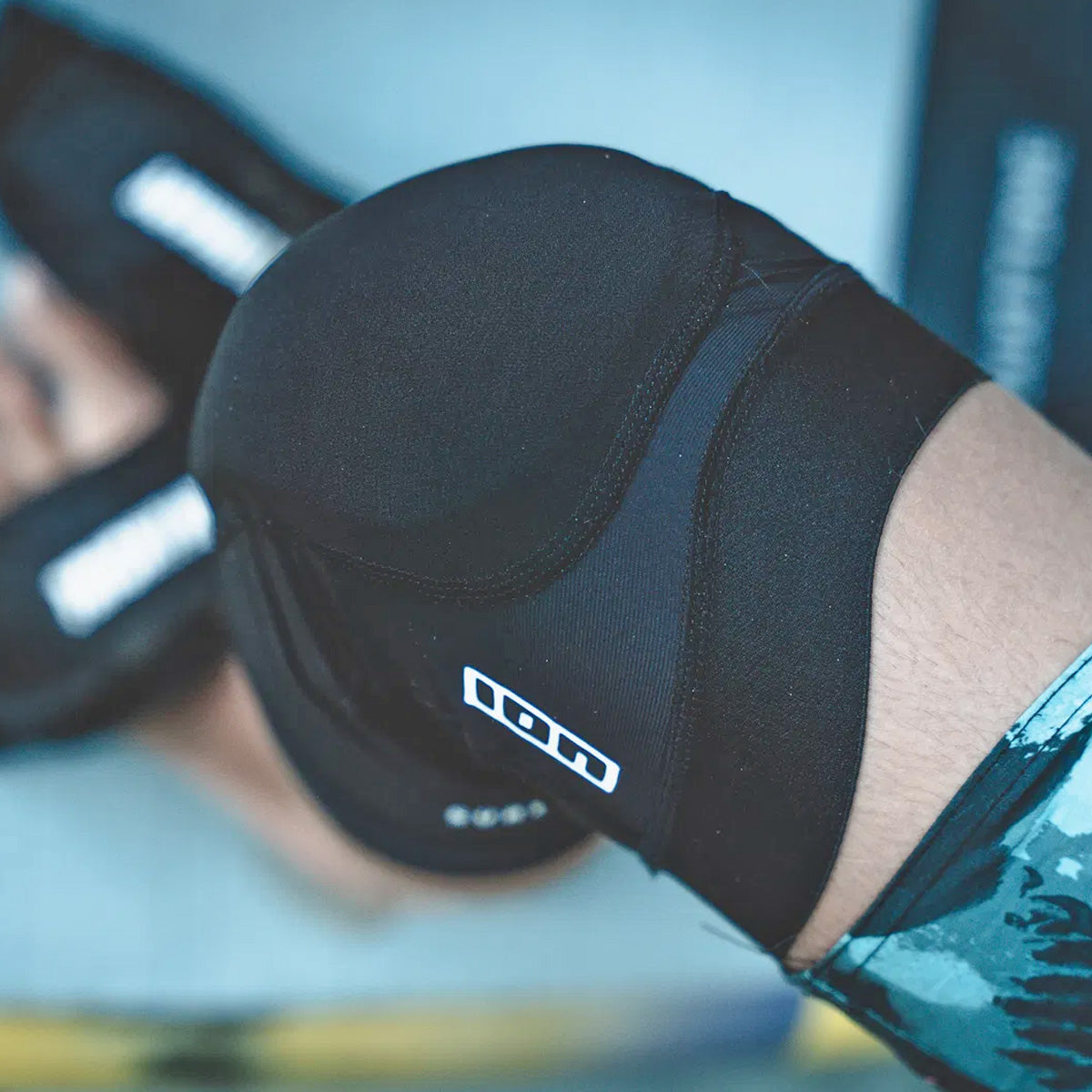 ION Wing Knee Sleeves